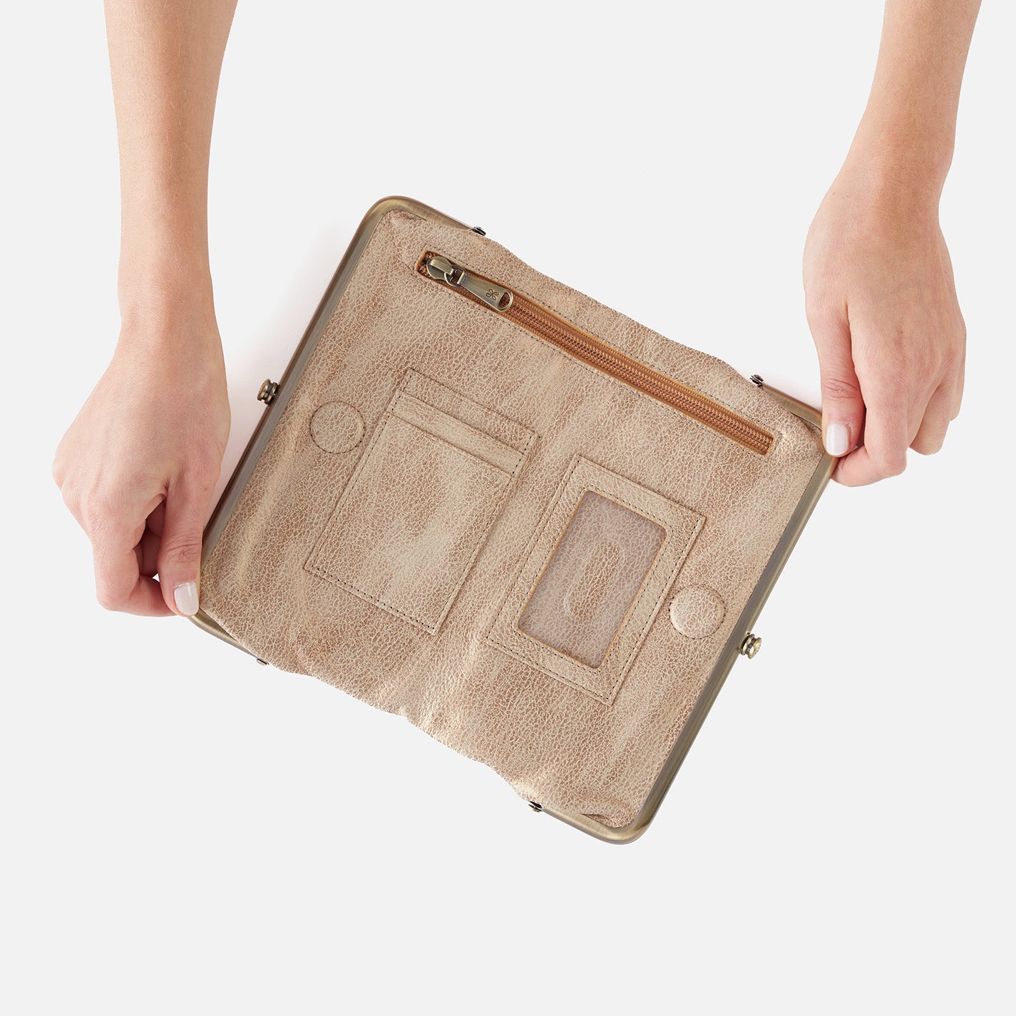 Lauren Clutch-Wallet in Metallic Leather - Gold Leaf - Image 4