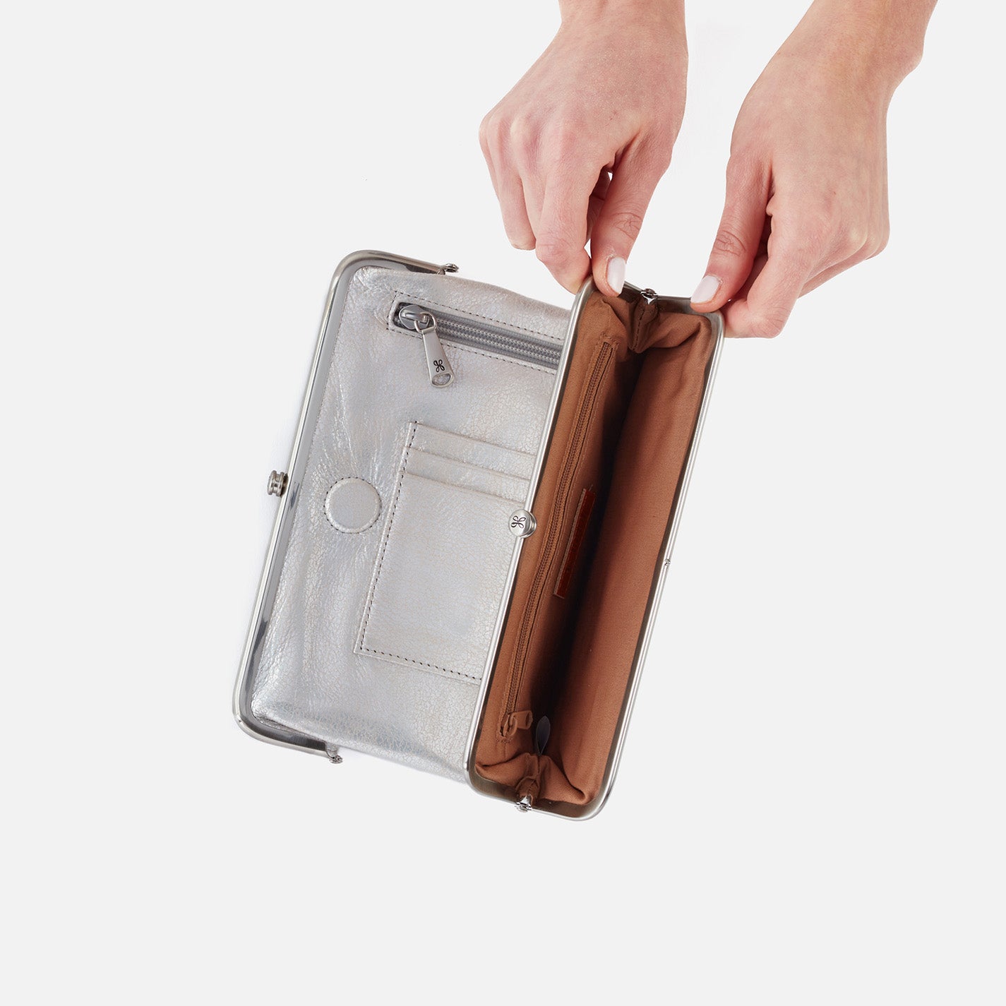 Lauren Clutch-Wallet in Metallic Leather - Silver - Image 6