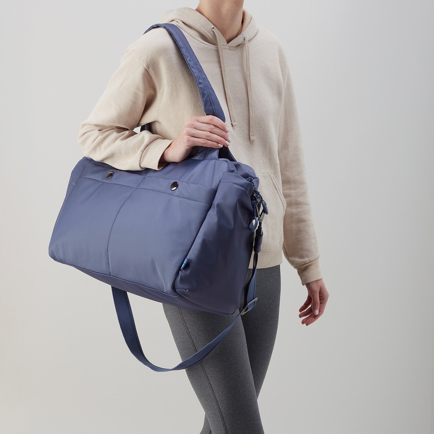 GET AWAY Duffle in CaRefiber recycled nylon - Jet - Image 9