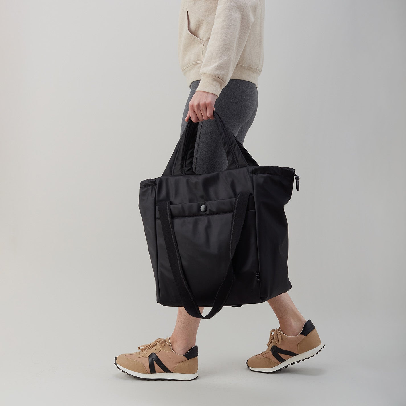PLACES TO GO Tote in CaRefiber recycled nylon - Jet - Image 9