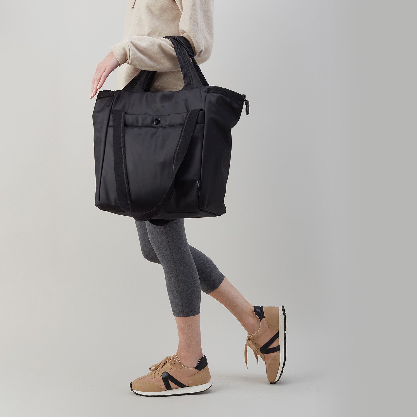 PLACES TO GO Tote in CaRefiber recycled nylon - Jet - Image 10
