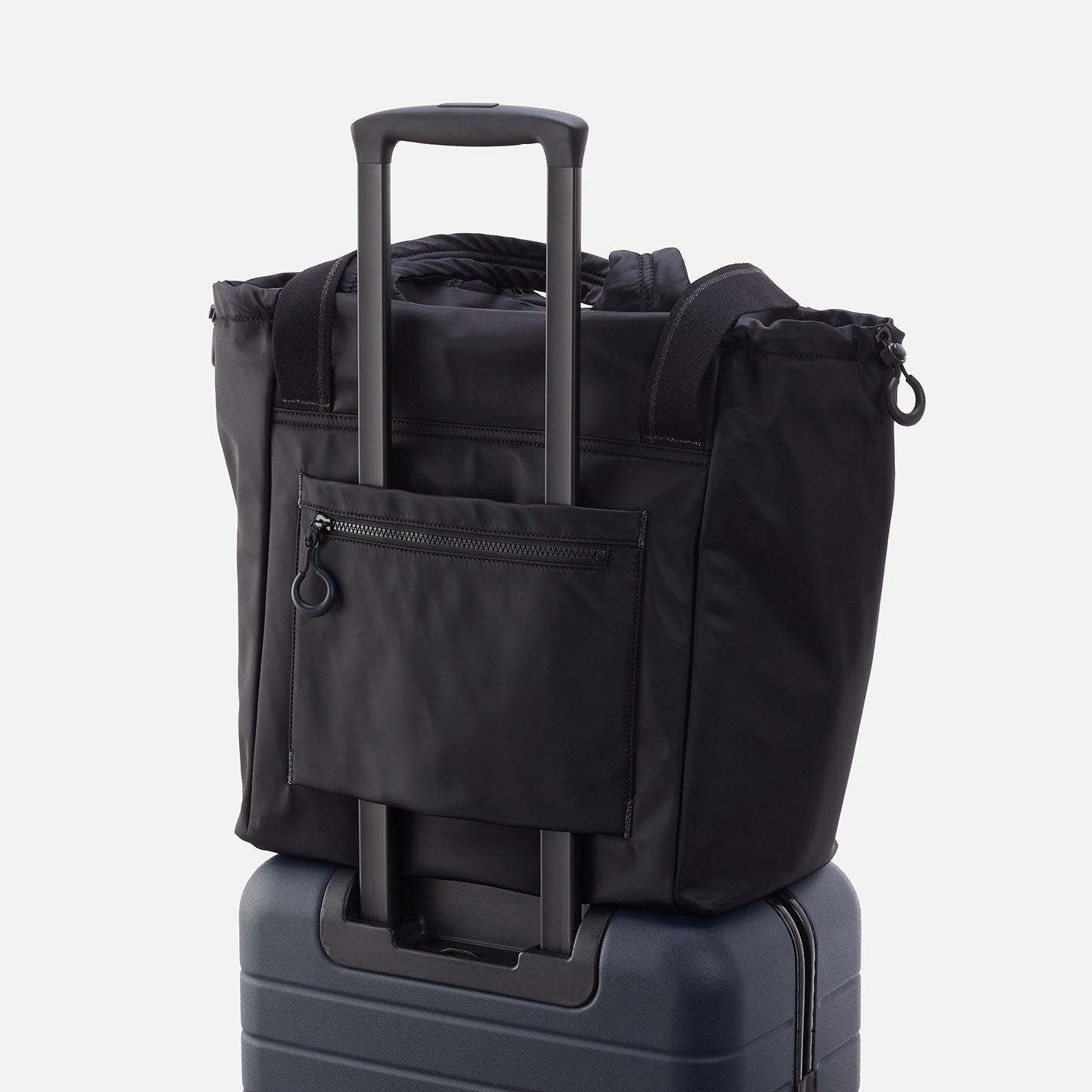 PLACES TO GO Tote in CaRefiber recycled nylon - Jet - Image 11