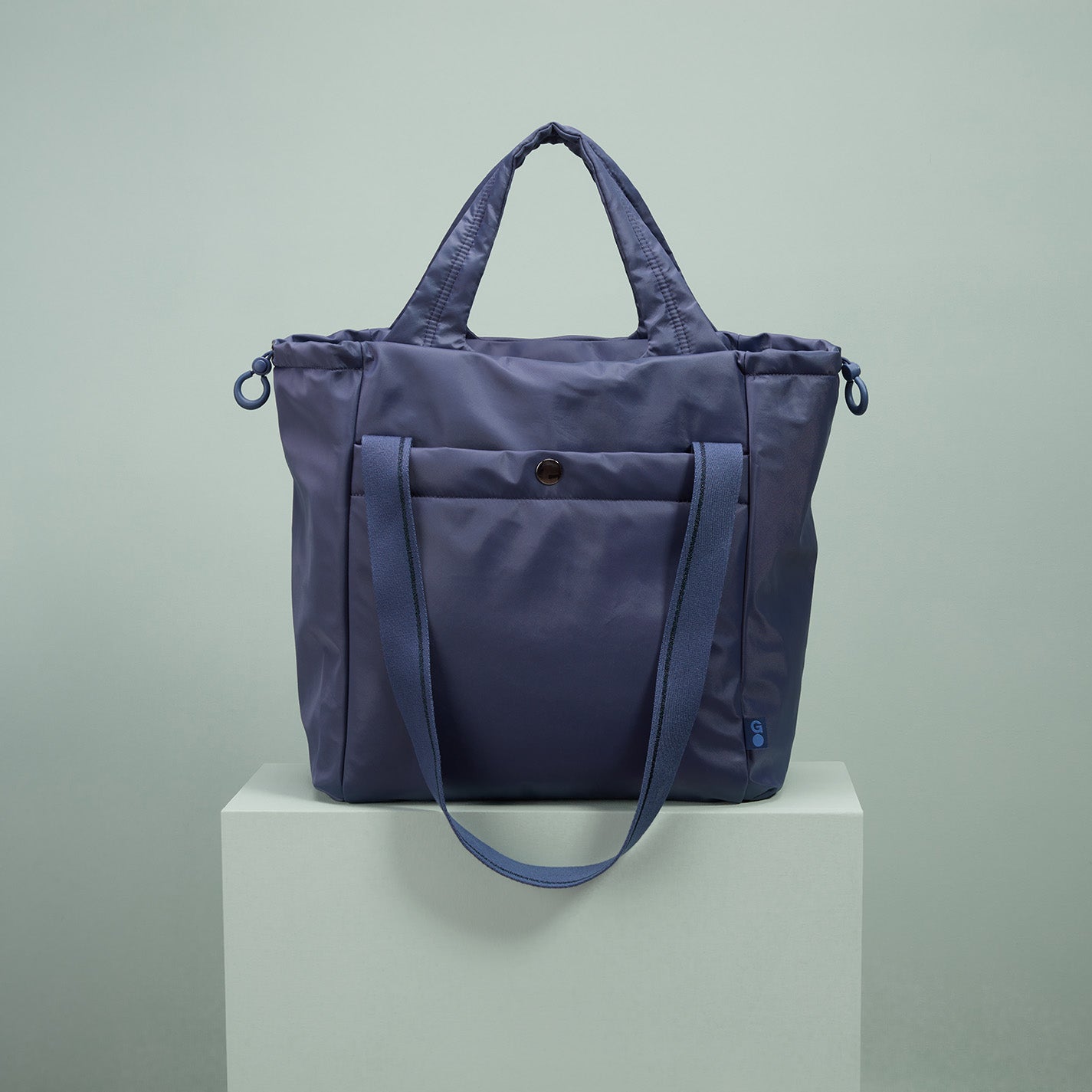 PLACES TO GO Tote in CaRefiber recycled nylon - Jet - Image 12