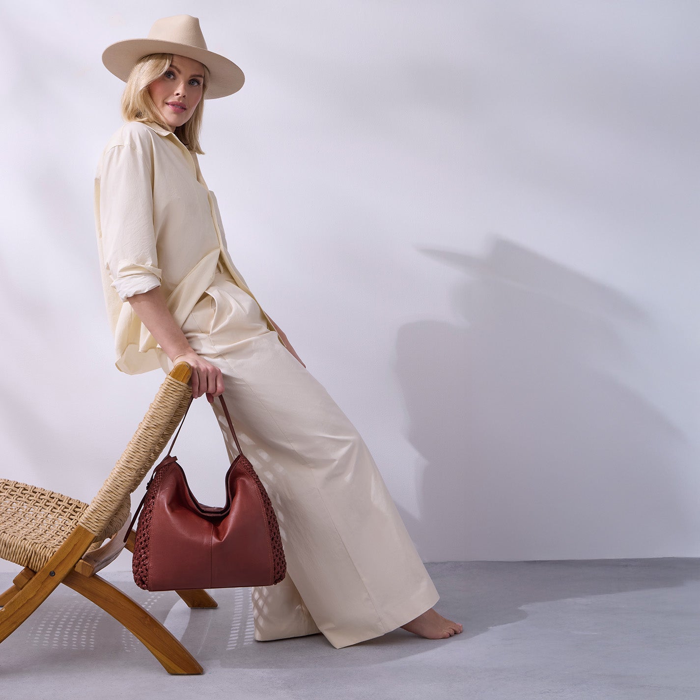 Hazel Hobo In Woven Leather - Chestnut - Image 2
