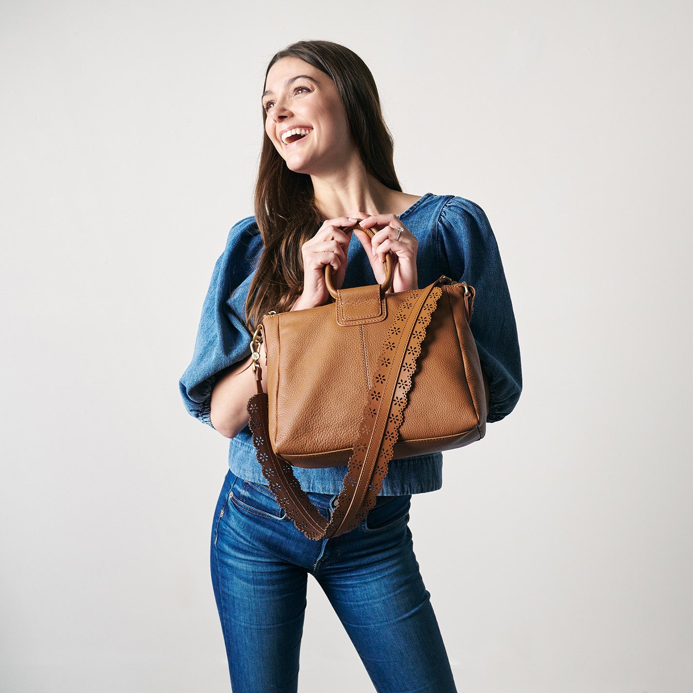 Sheila Medium Satchel In Pebbled Leather - Warm Honey - Image 2