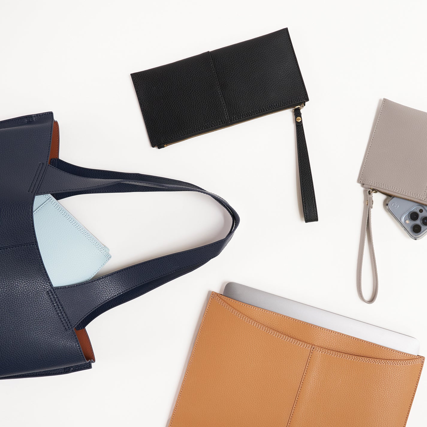 Vida Small Pouch in Micro Pebbled Leather - Black - Image 2