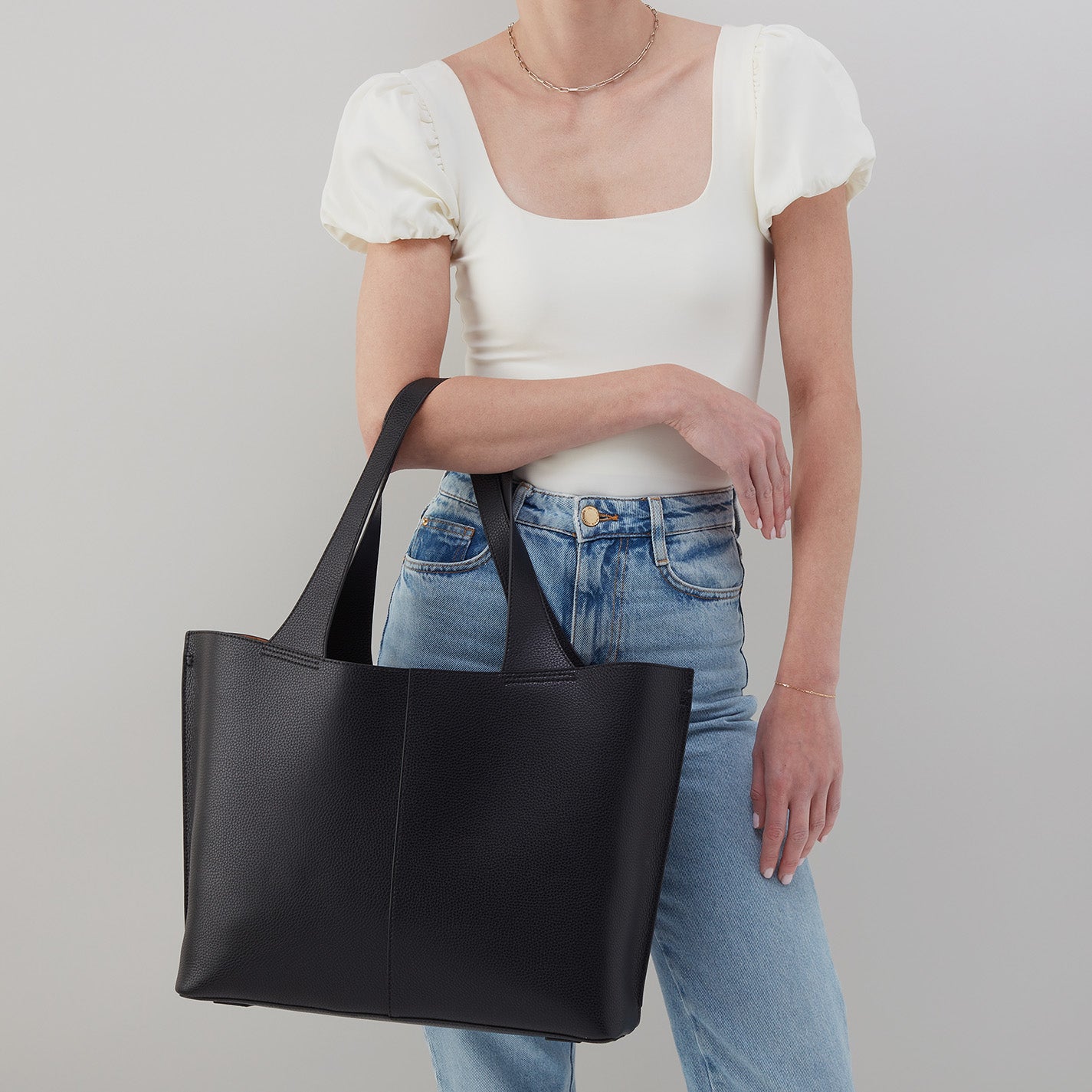 Vida Large Tote in Micro Pebbled Leather - Black - Image 2