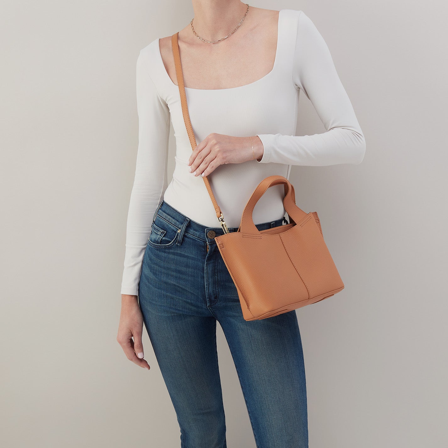 Vida Small Tote in Micro Pebbled Leather - Biscuit - Image 3