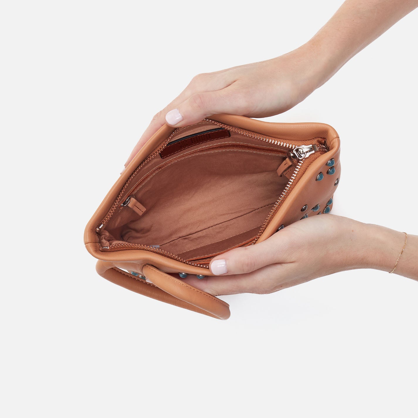 Maggie Clutch In Smooth Leather - Doe - Image 4
