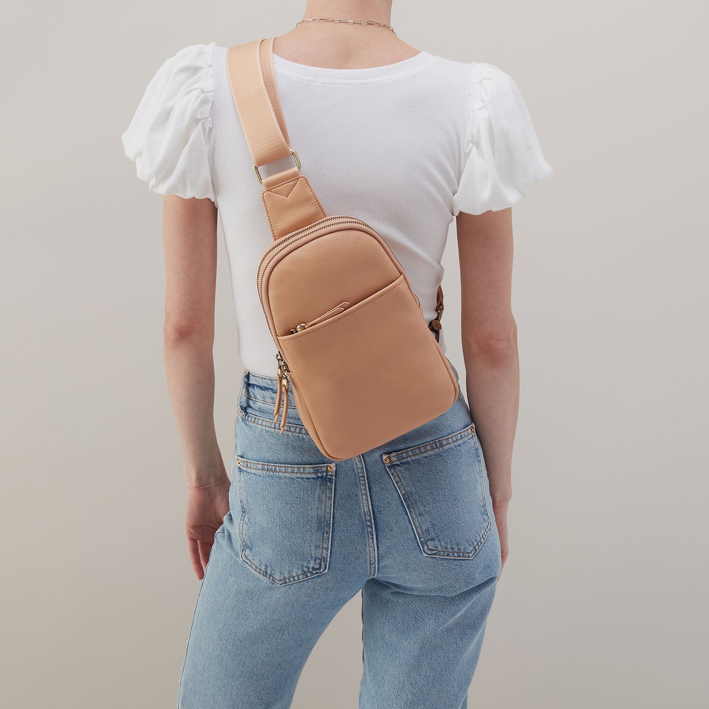 Cass Sling In Pebbled Leather - Porcini - Image 5
