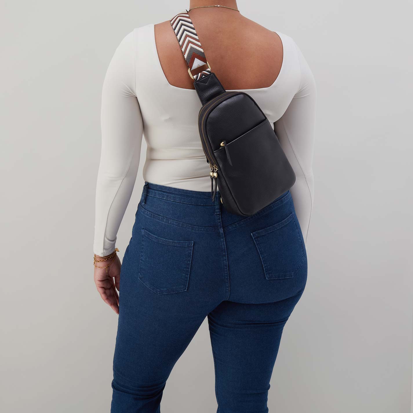 Cass Sling in Pebbled Leather - Black - Image 4