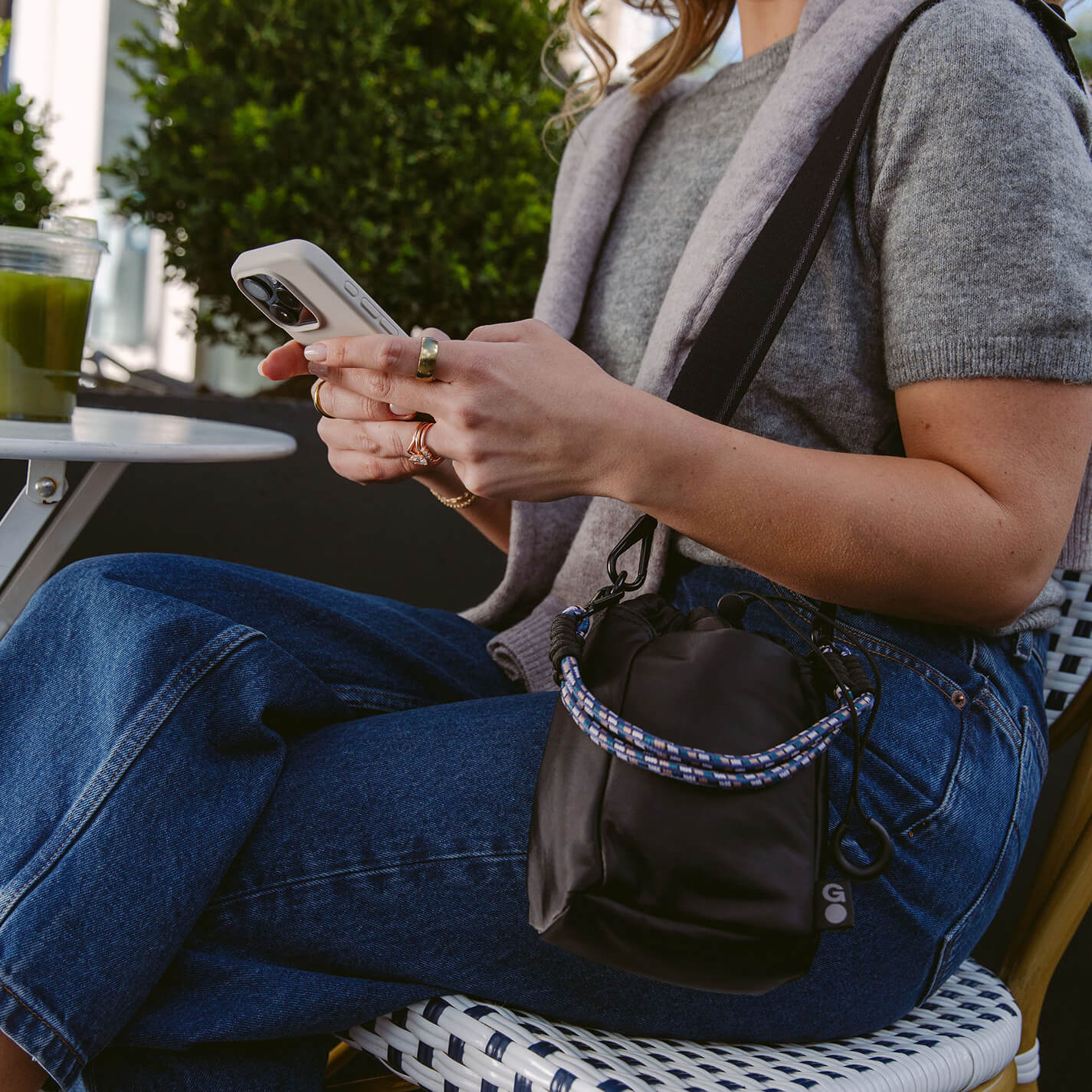 QUICK CINCH CROSSBODY in CaRefiber recycled nylon - Jet - Image 2