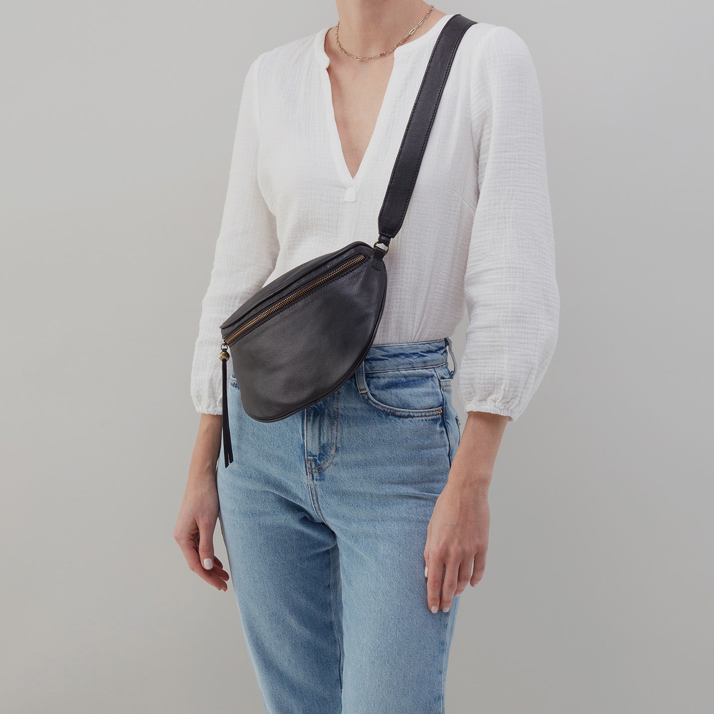 Juno Belt Bag in Smooth Leather - Navy - Image 5