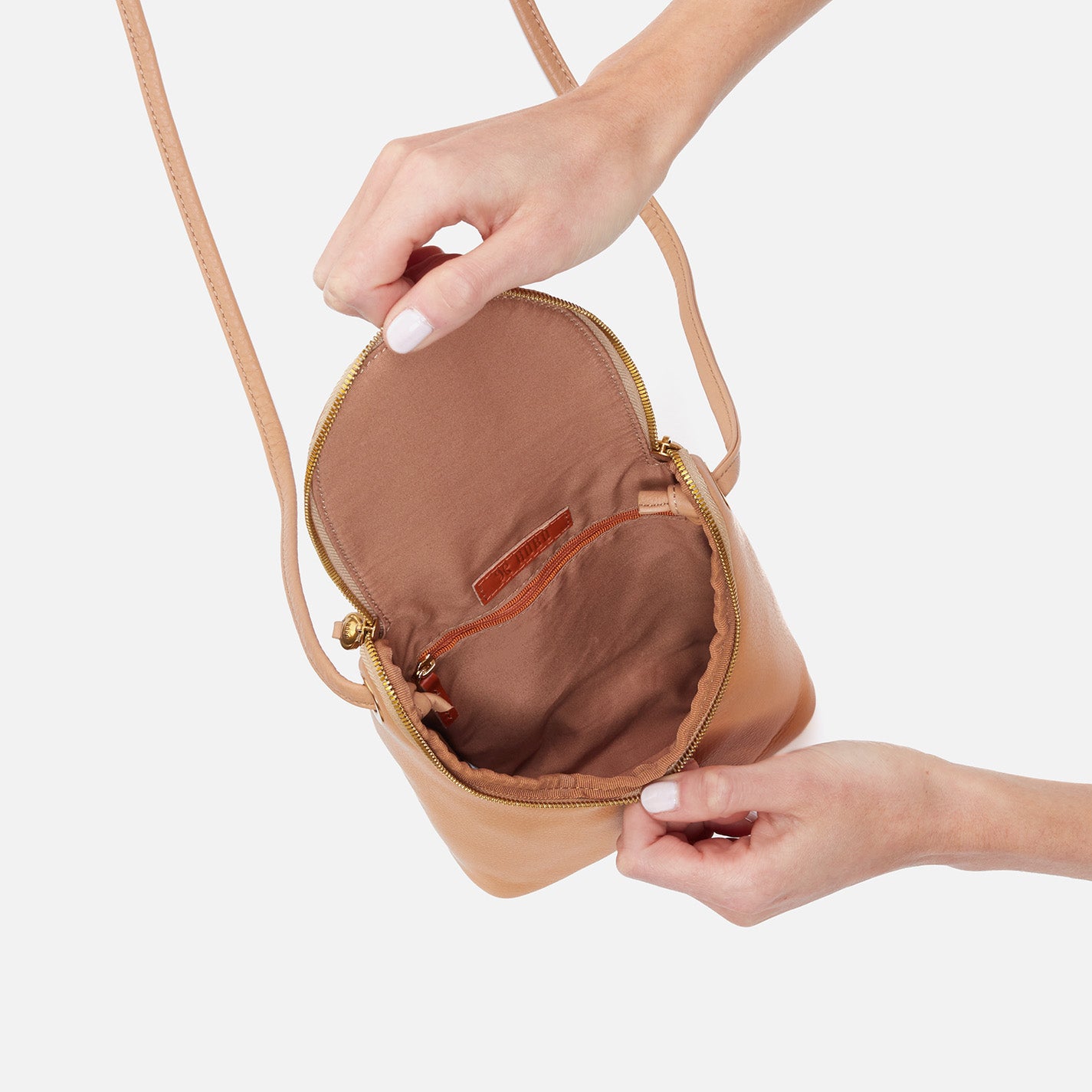 Fern Crossbody In Pebbled Leather - Sandstorm - Image 3
