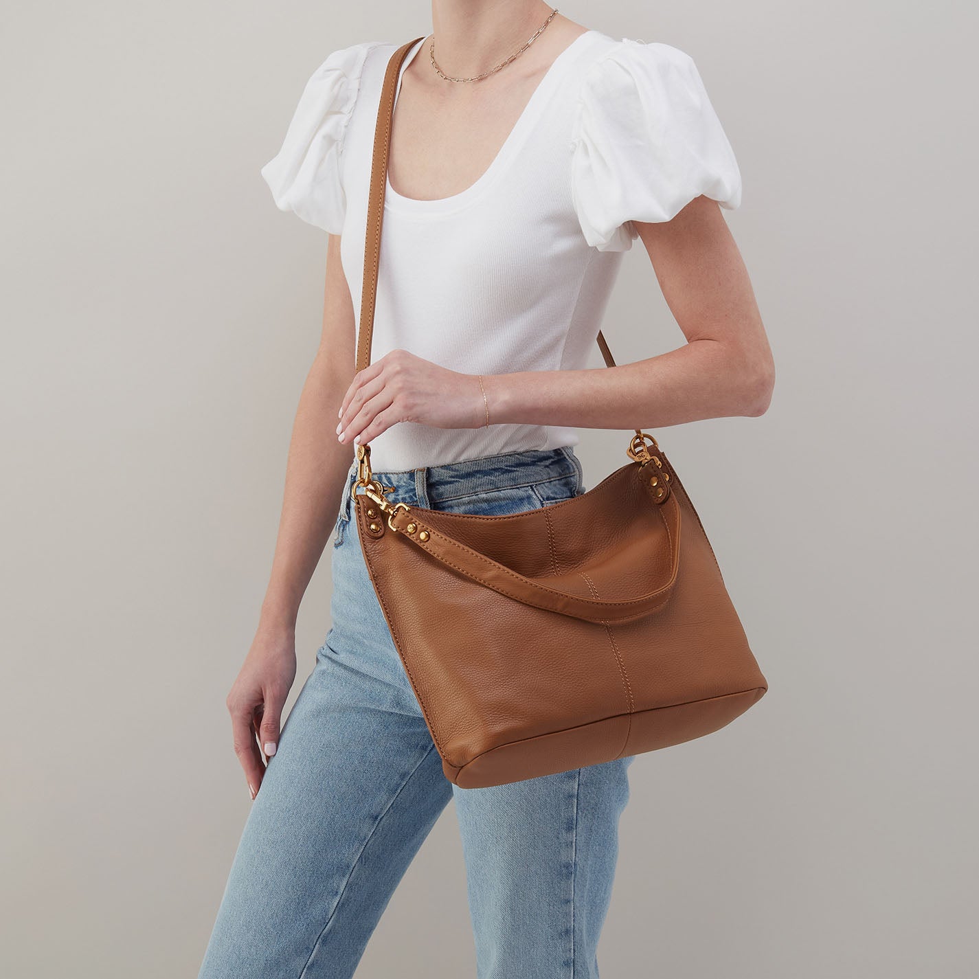 Pier Shoulder Bag in Pebbled Leather - Warm Honey - Image 2