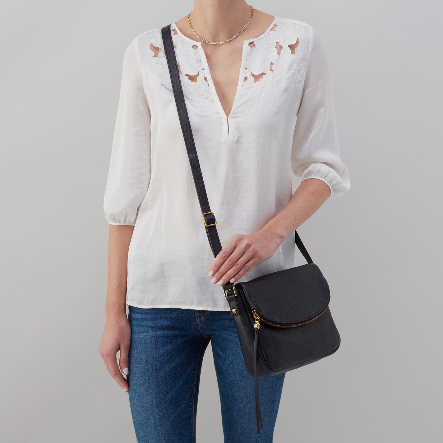 Fern Messenger Crossbody In Pebbled Leather - Black - Image 2