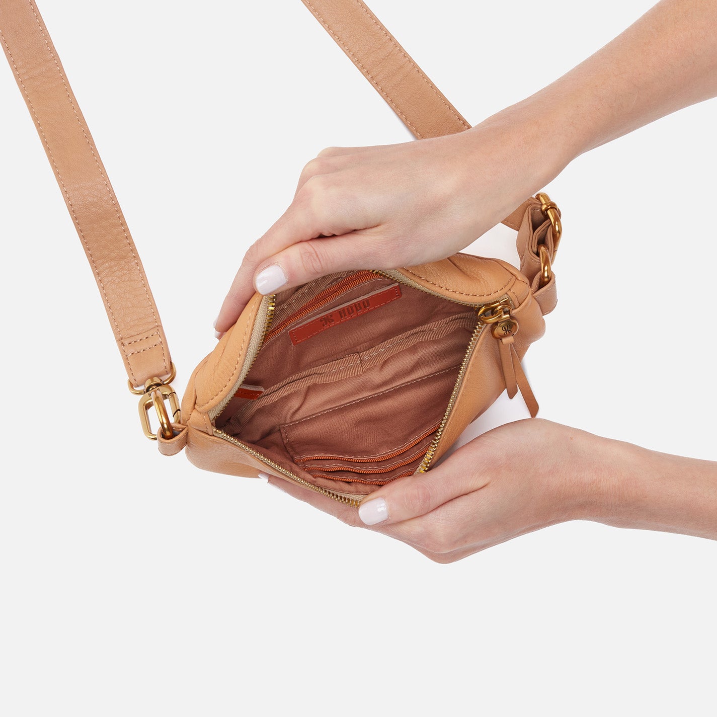 Fern Belt Bag In Pebbled Leather - Sandstorm - Image 5