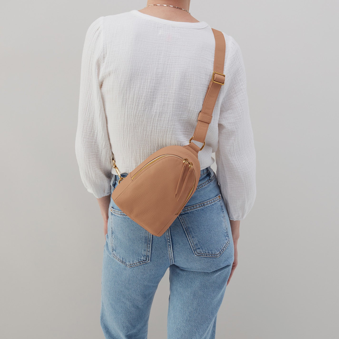 Fern Sling In Pebbled Leather - Sandstorm - Image 3