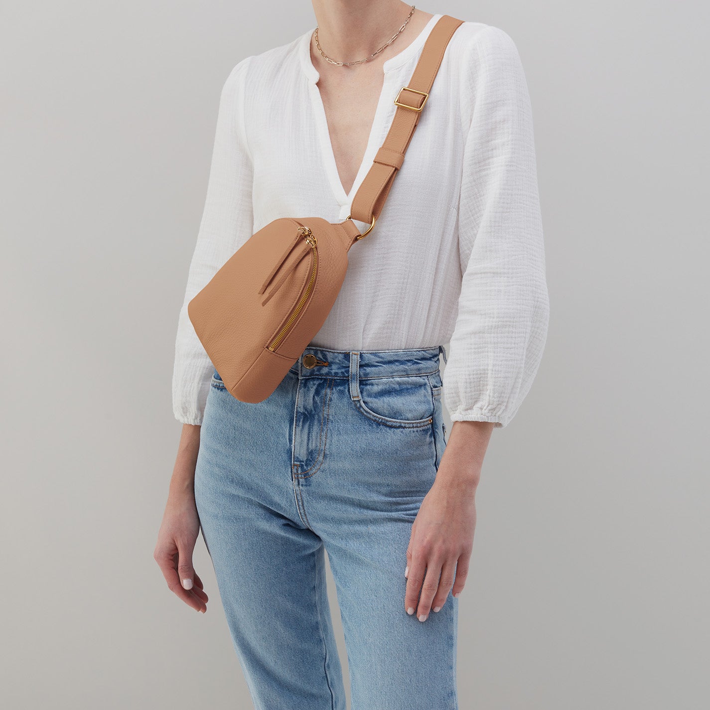Fern Sling In Pebbled Leather - Sandstorm - Image 5