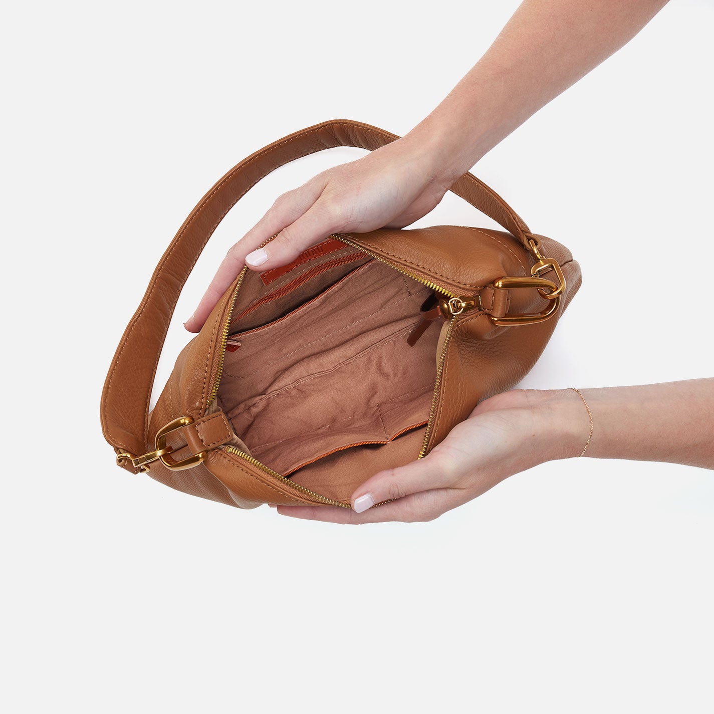 Advance Shoulder Bag In Pebbled Leather - Warm Honey - Image 4