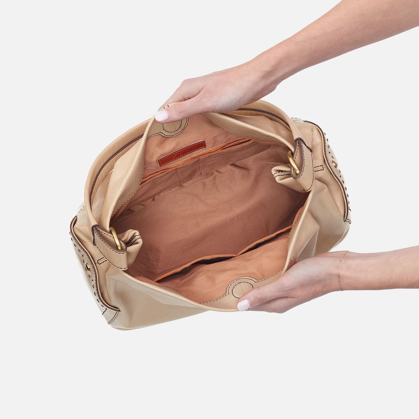 Seneca Shoulder Bag In Polished Leather - Sand - Image 3