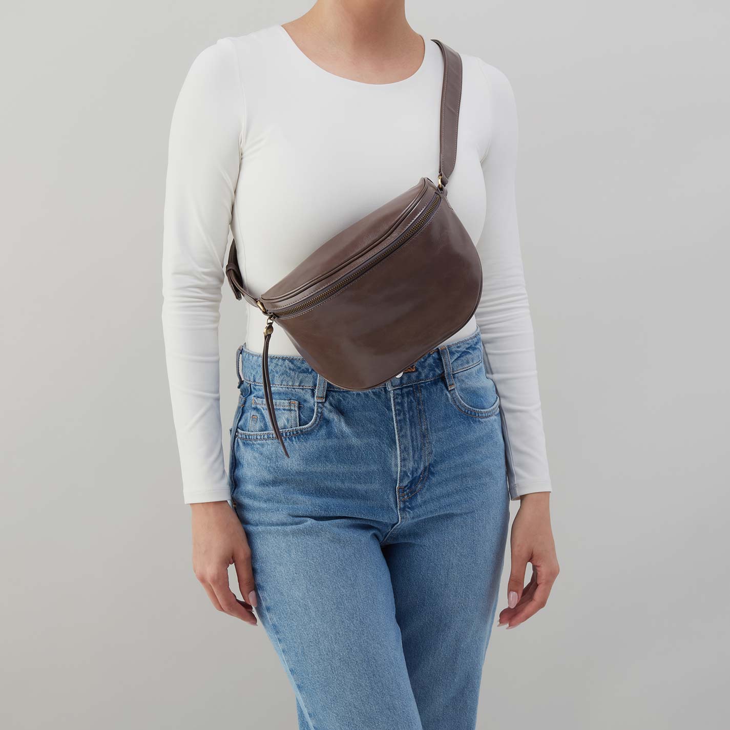 Juno Belt Bag in Polished Leather - Hearthstone - Image 3